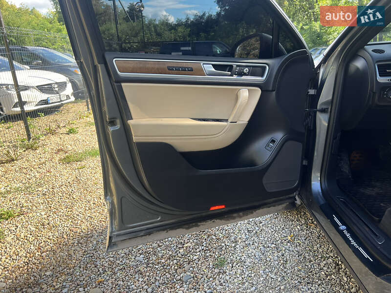 Внедорожник / Кроссовер Volkswagen Touareg 2016 в Залещиках