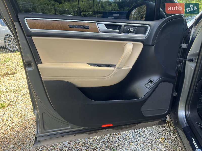 Внедорожник / Кроссовер Volkswagen Touareg 2016 в Залещиках