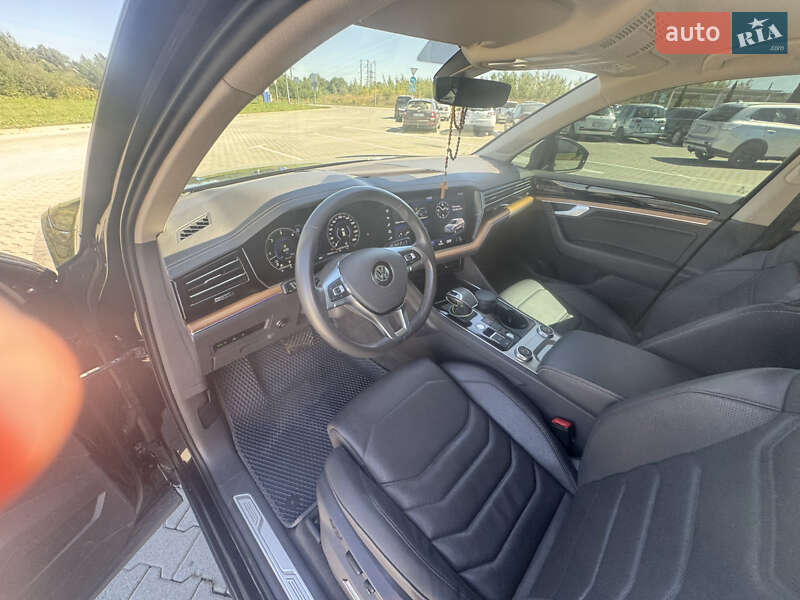 Внедорожник / Кроссовер Volkswagen Touareg 2018 в Коломые