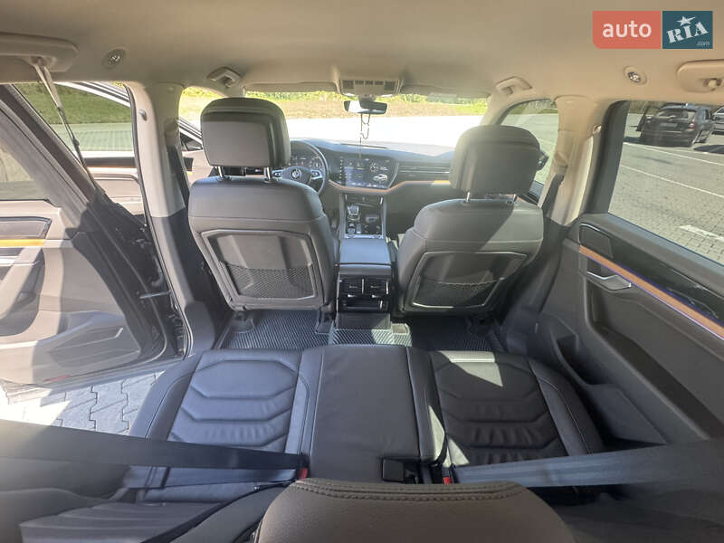 Внедорожник / Кроссовер Volkswagen Touareg 2018 в Коломые