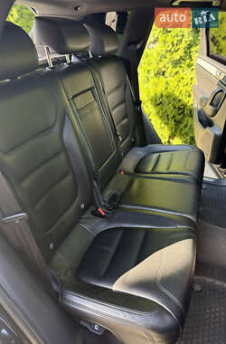Внедорожник / Кроссовер Volkswagen Touareg 2011 в 