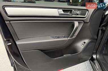 Внедорожник / Кроссовер Volkswagen Touareg 2017 в 