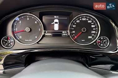 Внедорожник / Кроссовер Volkswagen Touareg 2017 в 
