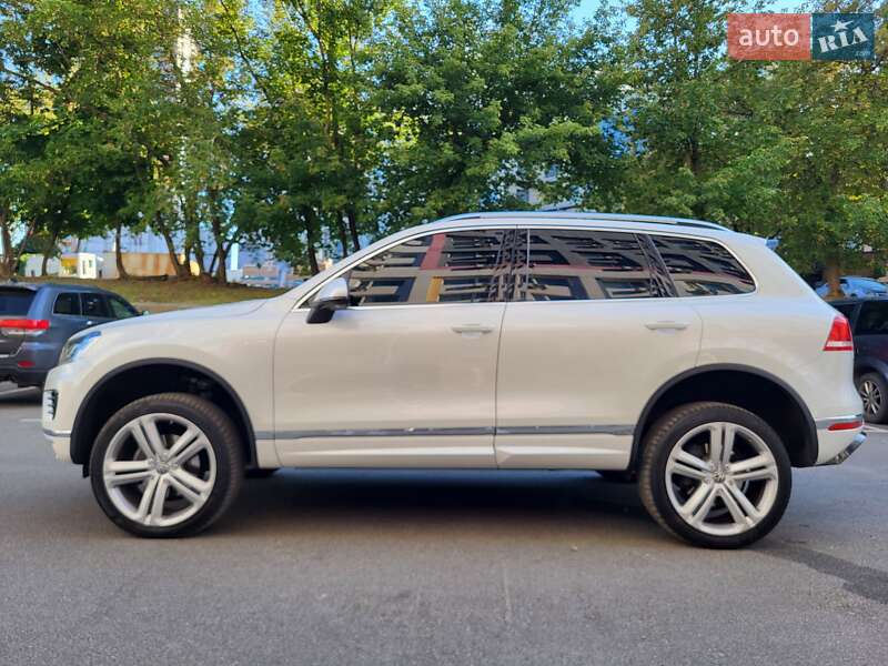 Внедорожник / Кроссовер Volkswagen Touareg 2015 в Херсоне