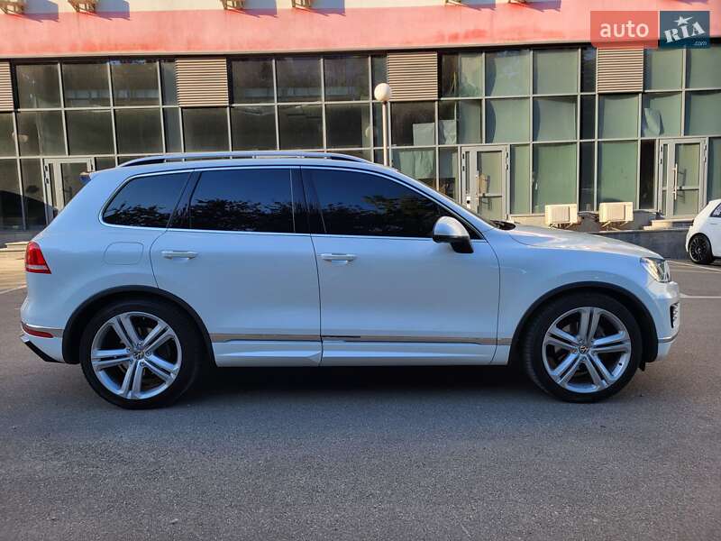 Внедорожник / Кроссовер Volkswagen Touareg 2015 в Херсоне