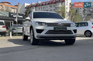 Внедорожник / Кроссовер Volkswagen Touareg 2014 в 