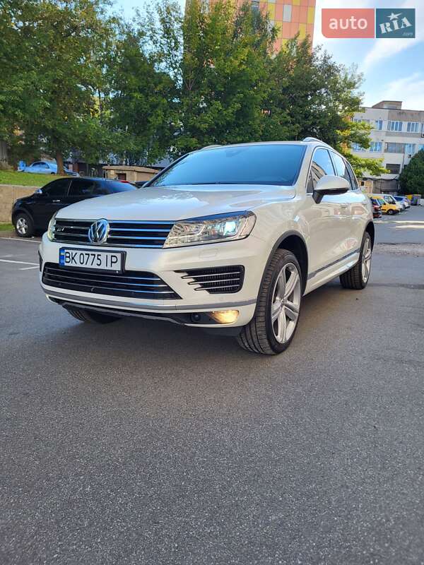 Внедорожник / Кроссовер Volkswagen Touareg 2015 в Херсоне
