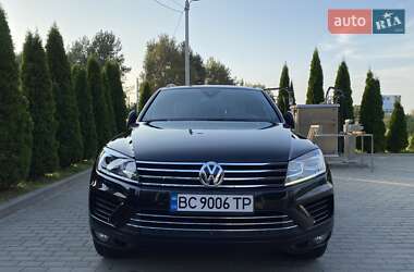 Внедорожник / Кроссовер Volkswagen Touareg 2015 в 