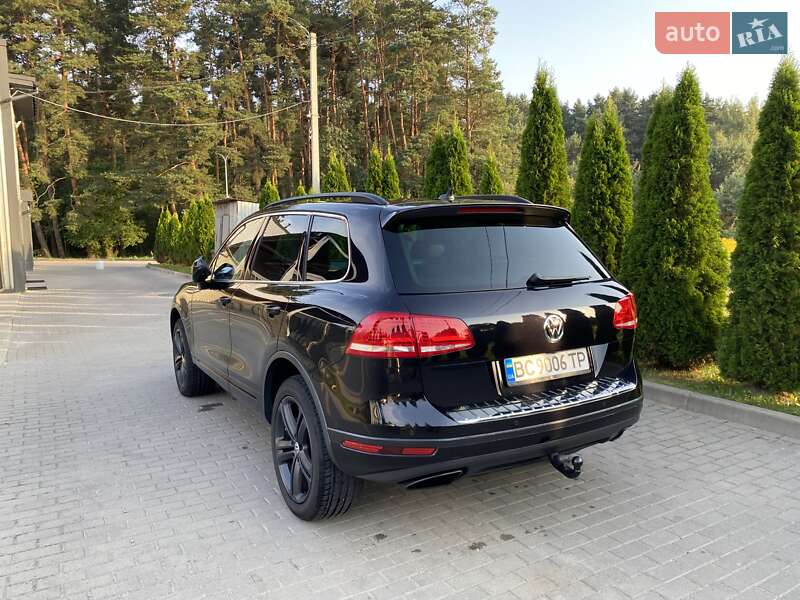 Позашляховик / Кросовер Volkswagen Touareg 2015 в Яворові