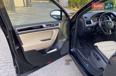 Внедорожник / Кроссовер Volkswagen Touareg 2015 в 