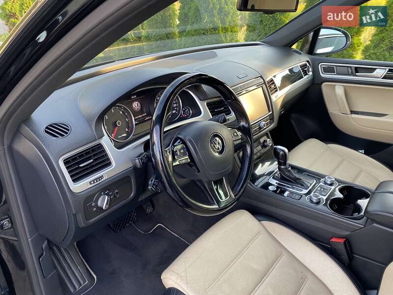 Позашляховик / Кросовер Volkswagen Touareg 2015 в Яворові
