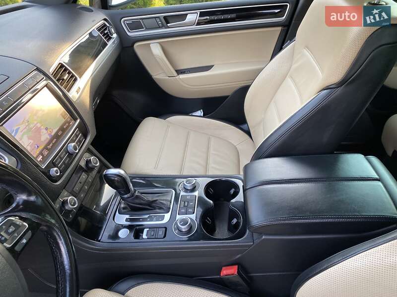 Позашляховик / Кросовер Volkswagen Touareg 2015 в Яворові