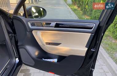 Внедорожник / Кроссовер Volkswagen Touareg 2015 в 