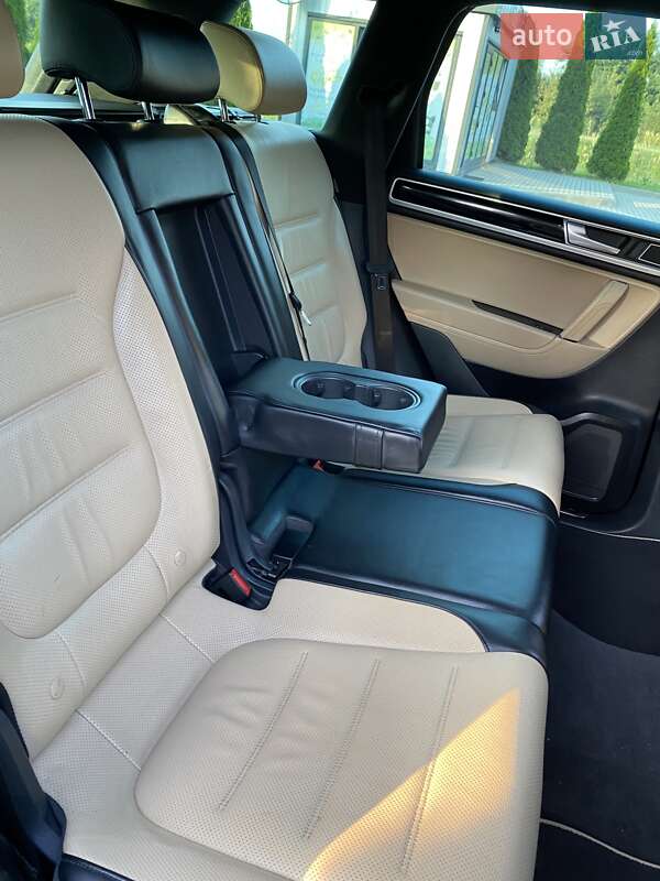 Позашляховик / Кросовер Volkswagen Touareg 2015 в Яворові