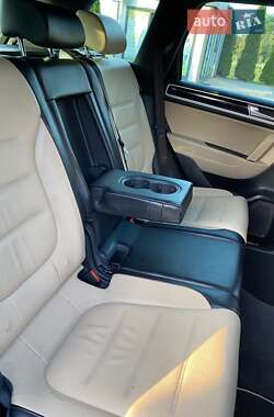 Внедорожник / Кроссовер Volkswagen Touareg 2015 в 
