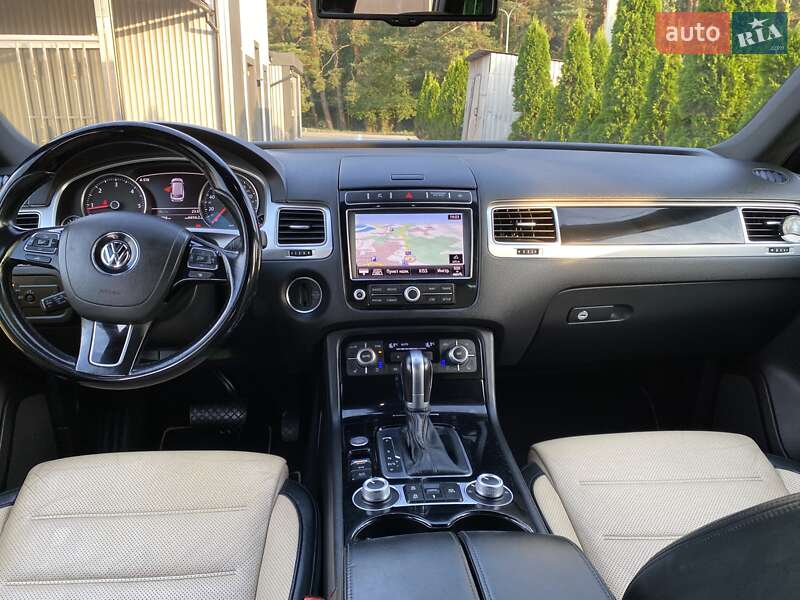Позашляховик / Кросовер Volkswagen Touareg 2015 в Яворові