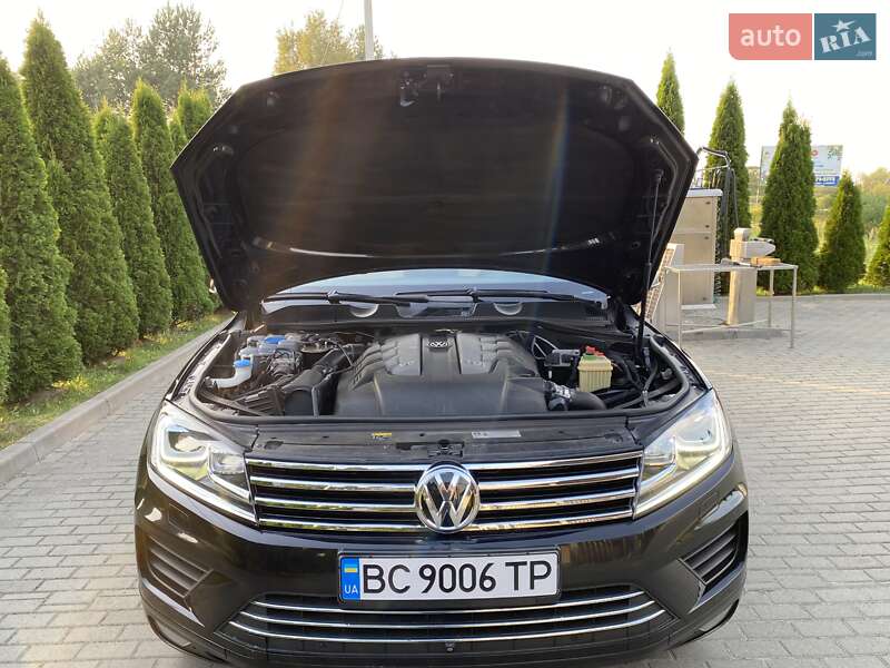 Позашляховик / Кросовер Volkswagen Touareg 2015 в Яворові