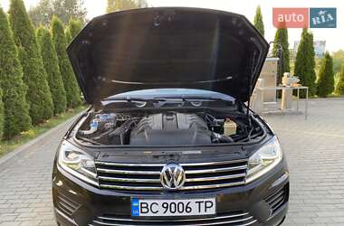 Внедорожник / Кроссовер Volkswagen Touareg 2015 в 