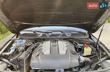 Внедорожник / Кроссовер Volkswagen Touareg 2015 в 