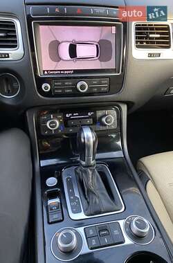 Внедорожник / Кроссовер Volkswagen Touareg 2015 в 