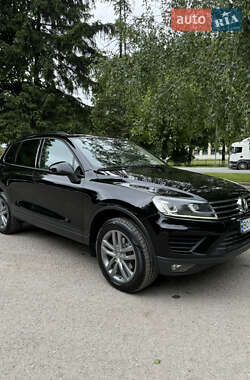 Внедорожник / Кроссовер Volkswagen Touareg 2015 в Волочиске