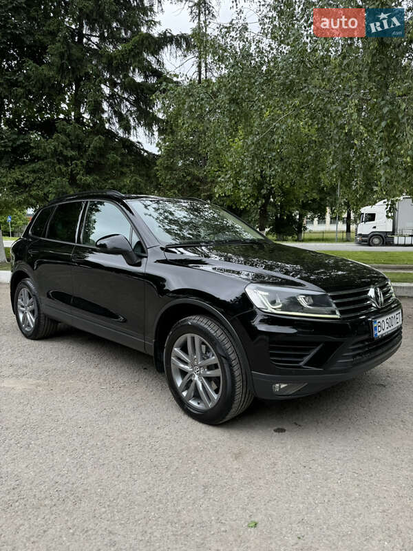 Внедорожник / Кроссовер Volkswagen Touareg 2015 в Волочиске
