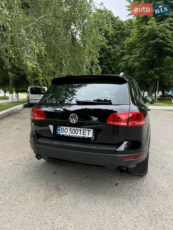 Внедорожник / Кроссовер Volkswagen Touareg 2015 в Волочиске