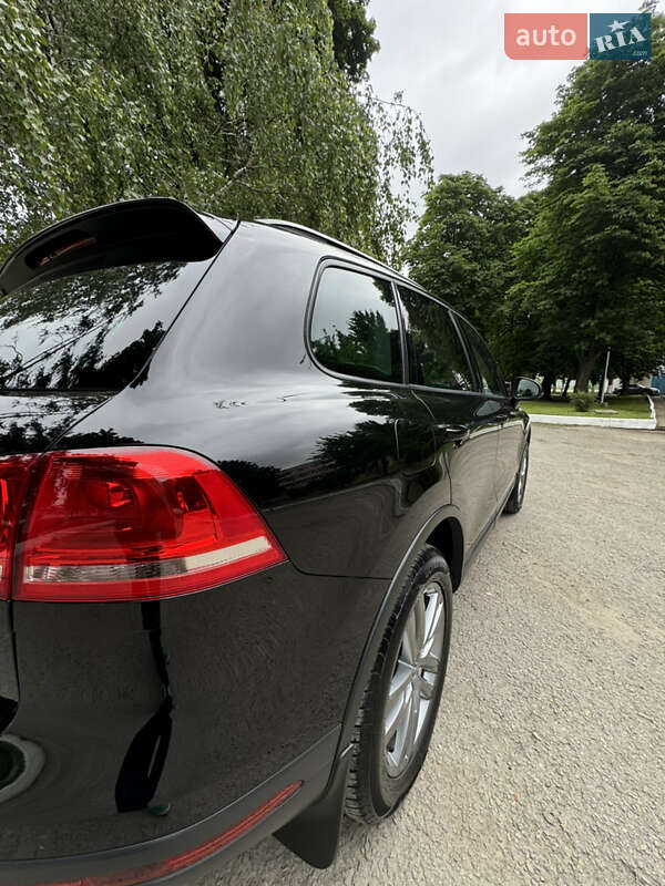 Внедорожник / Кроссовер Volkswagen Touareg 2015 в Волочиске