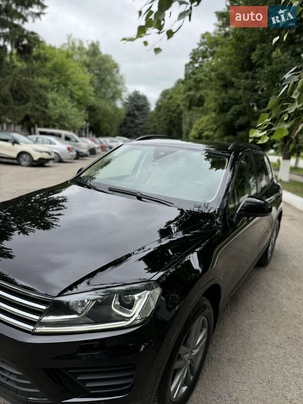 Внедорожник / Кроссовер Volkswagen Touareg 2015 в Волочиске