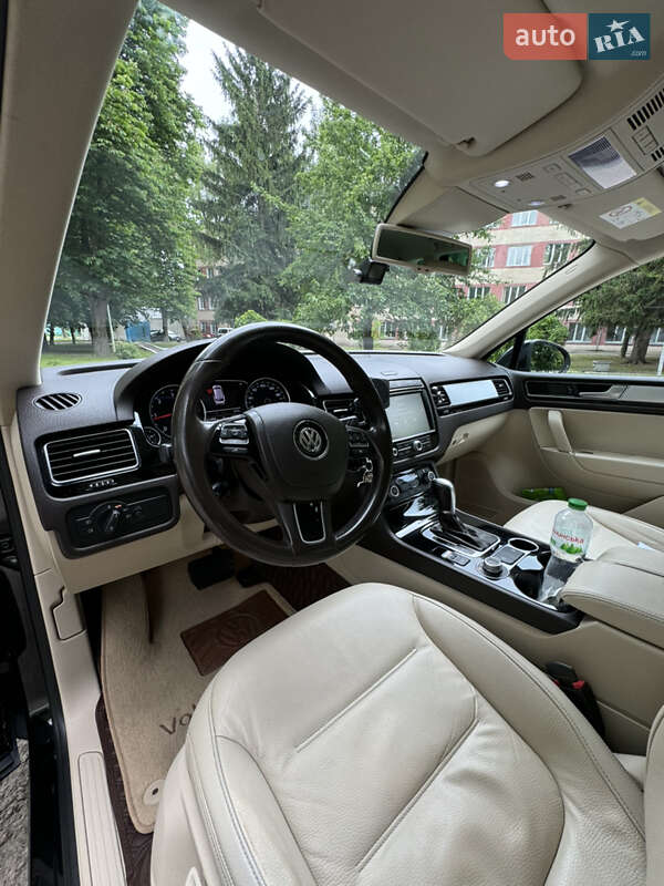 Внедорожник / Кроссовер Volkswagen Touareg 2015 в Волочиске