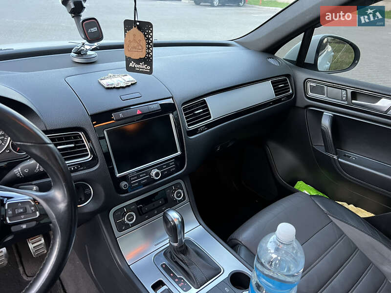 Внедорожник / Кроссовер Volkswagen Touareg 2013 в Виннице
