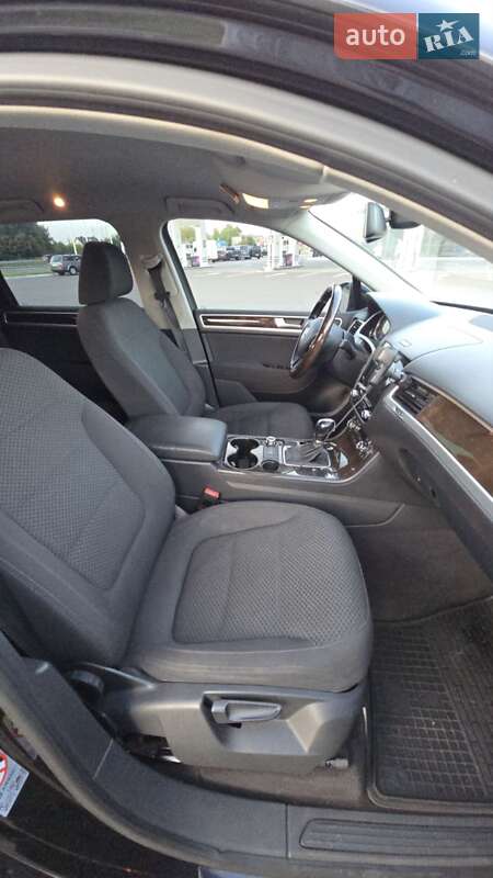 Позашляховик / Кросовер Volkswagen Touareg 2013 в Рівному