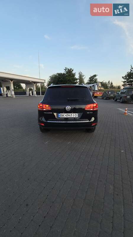 Позашляховик / Кросовер Volkswagen Touareg 2013 в Рівному