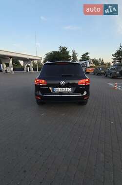 Внедорожник / Кроссовер Volkswagen Touareg 2013 в 