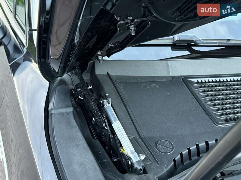 Позашляховик / Кросовер Volkswagen Touareg 2020 в Рівному