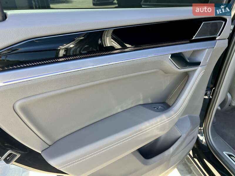 Внедорожник / Кроссовер Volkswagen Touareg 2023 в Киеве