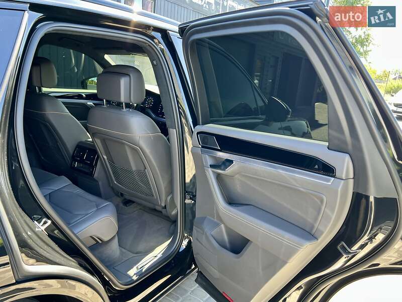 Внедорожник / Кроссовер Volkswagen Touareg 2023 в Киеве