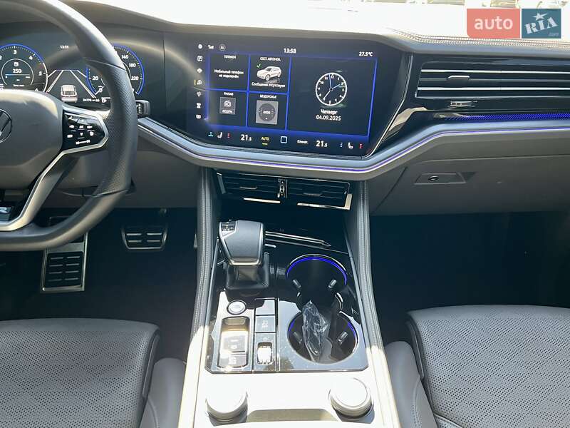 Внедорожник / Кроссовер Volkswagen Touareg 2023 в Киеве