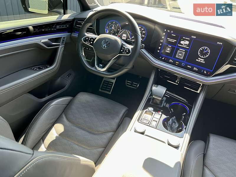 Внедорожник / Кроссовер Volkswagen Touareg 2023 в Киеве