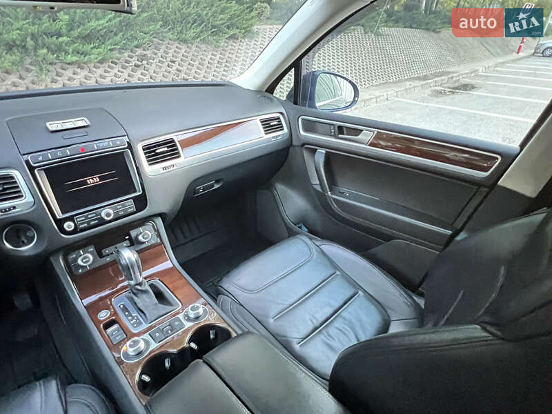 Внедорожник / Кроссовер Volkswagen Touareg 2016 в Одессе