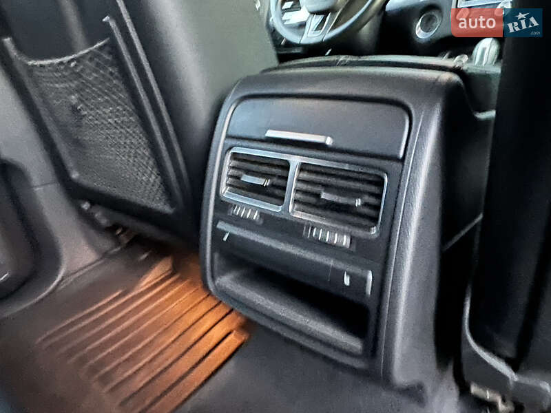 Внедорожник / Кроссовер Volkswagen Touareg 2016 в Одессе