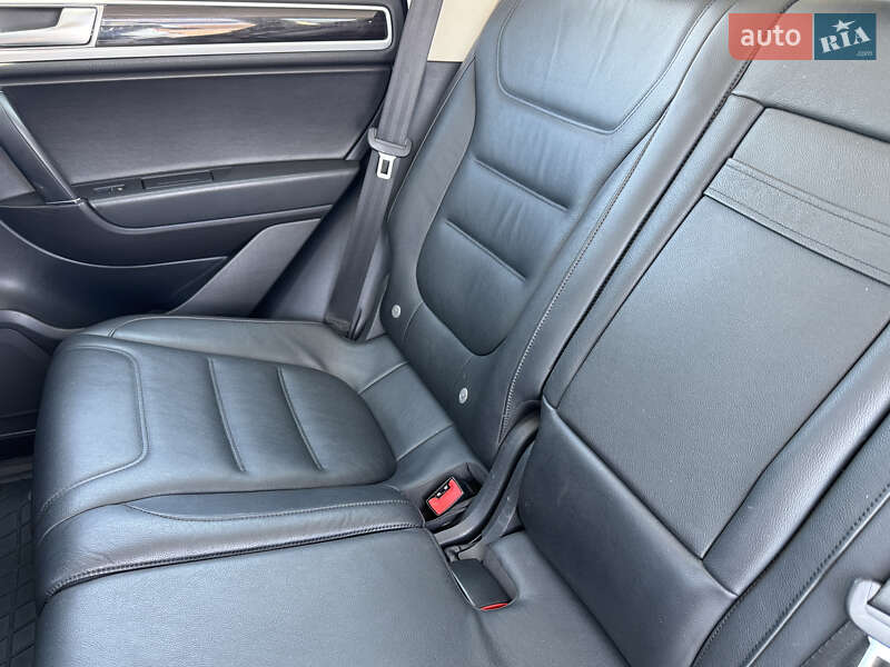 Внедорожник / Кроссовер Volkswagen Touareg 2016 в Запорожье