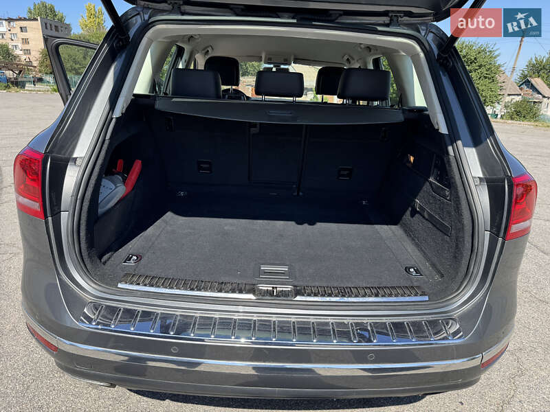 Внедорожник / Кроссовер Volkswagen Touareg 2016 в Запорожье