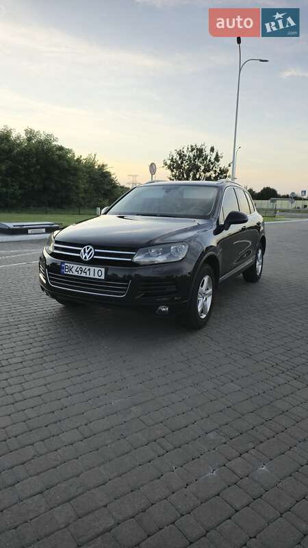 Позашляховик / Кросовер Volkswagen Touareg 2013 в Рівному