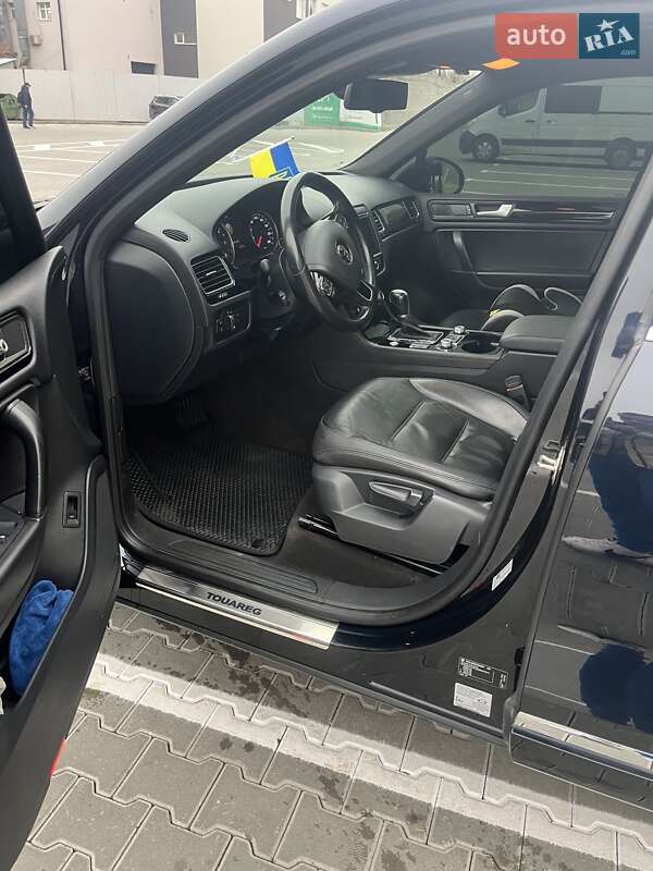 Внедорожник / Кроссовер Volkswagen Touareg 2015 в Тернополе