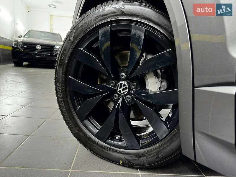 Позашляховик / Кросовер Volkswagen Touareg 2022 в Козятині