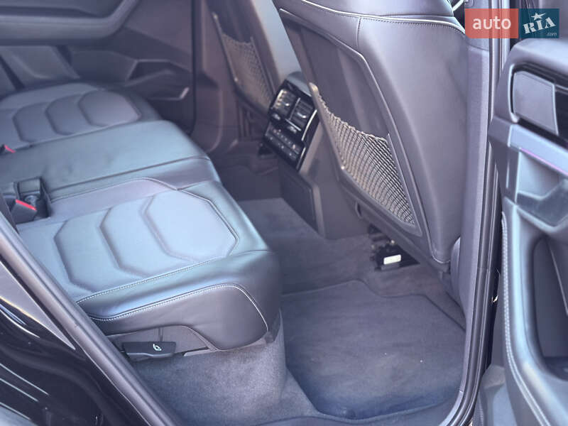 Внедорожник / Кроссовер Volkswagen Touareg 2019 в Ровно