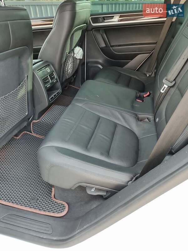 Внедорожник / Кроссовер Volkswagen Touareg 2015 в Киеве фото 24 Внедорожник / Кроссовер Volkswagen Touareg 2015 в Киеве