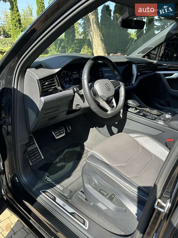 Внедорожник / Кроссовер Volkswagen Touareg 2023 в Киеве