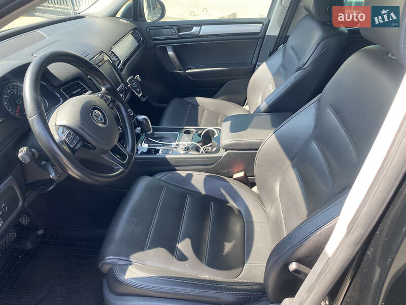Внедорожник / Кроссовер Volkswagen Touareg 2012 в Одессе